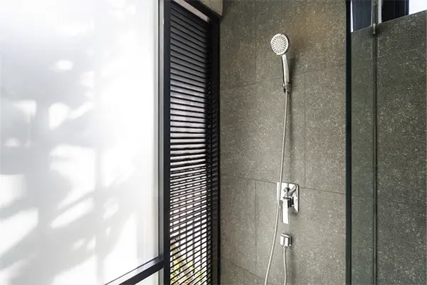Cambiar bañera por ducha moderna en Madrid